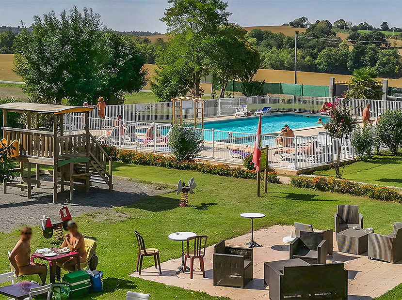 l-esprit-du-naturisme-dans-notre-camping-en-occitanie.jpg